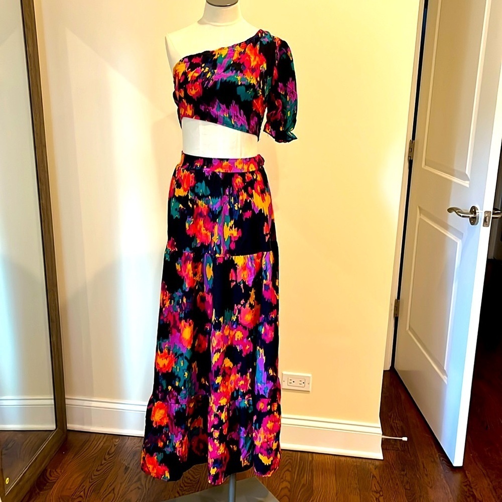 SHEIN M fit small - Picture 1 of 3